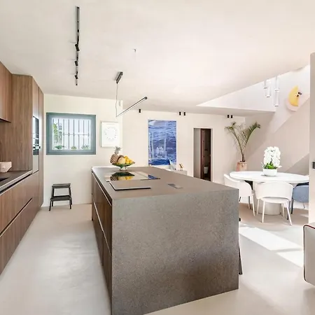Stunning 4 Bedrooms En-suite In Marbella Estepona