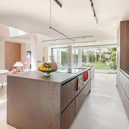 Stunning 4 Bedrooms En-suite In Marbella