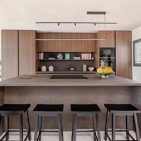 Stunning 4 Bedrooms En-suite In Marbella