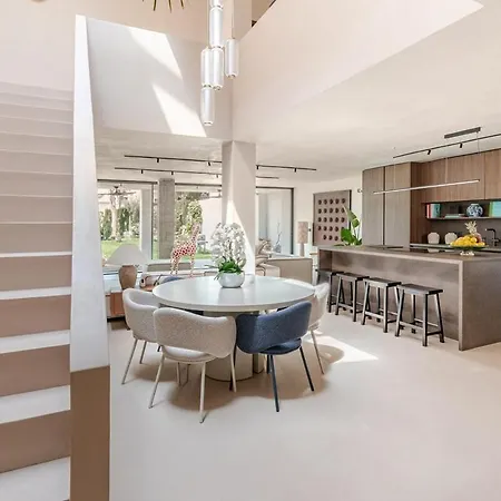 Stunning 4 Bedrooms En-suite In Marbella *