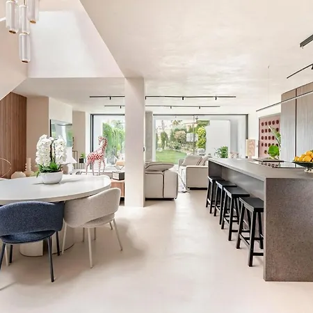 Stunning 4 Bedrooms En-suite In Marbella * Estepona